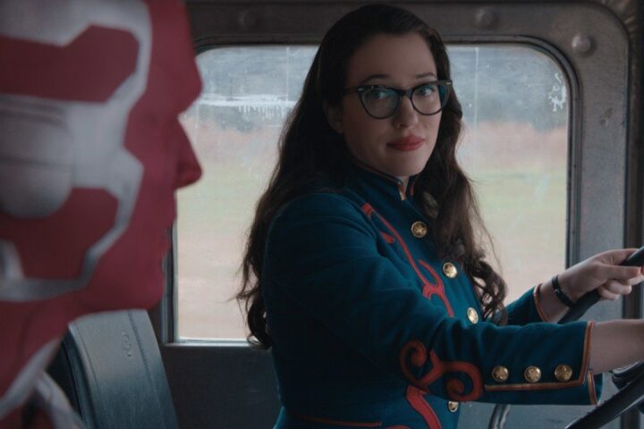 Kim jest Darcy Lewis?